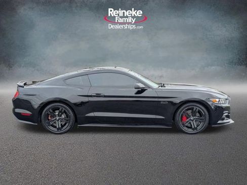 Used 2017 Ford Mustang GT Premium image 4