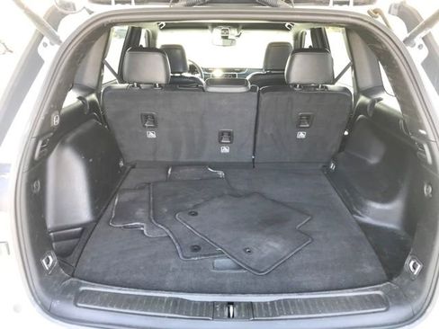 Used 2023 Jeep Grand Cherokee Altitude AWD/4WD image 19