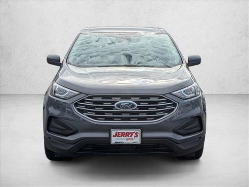 Used 2021 Ford Edge SE image 2