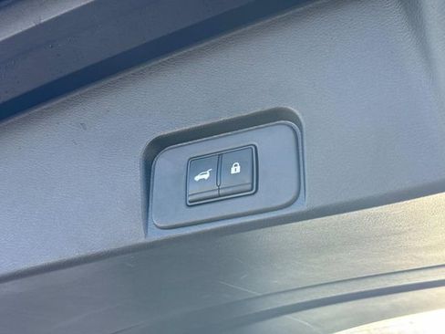 Certified 2025 Nissan Rogue SV image 15