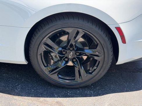 Used 2022 Chevrolet Camaro LT RWD image 7