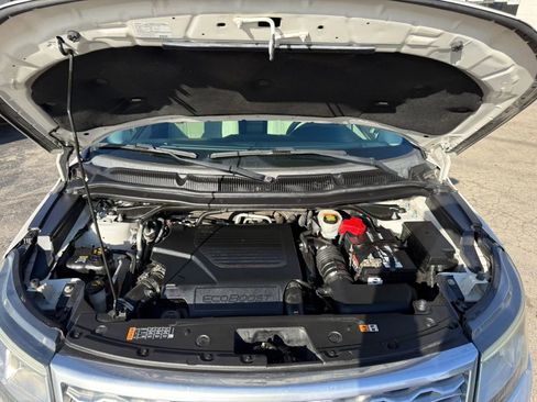 Used 2017 Ford Explorer Platinum image 24