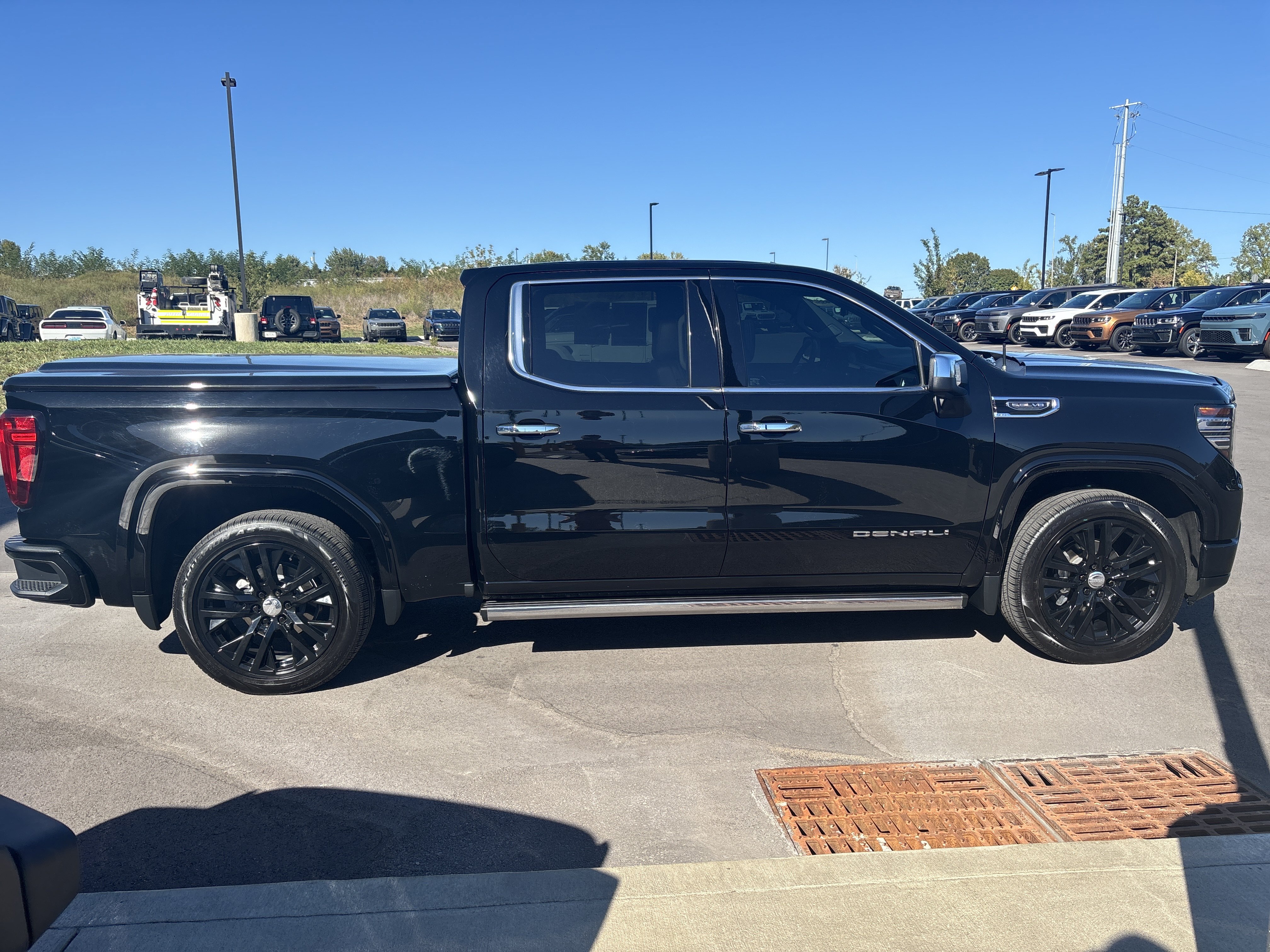 Used 2022 GMC Sierra 1500 Denali w/ Denali Reserve Package AWD/4WD image 6