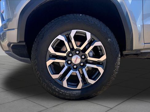 Used 2023 GMC Canyon AT4 w/ AT4 Premium Package AWD/4WD image 11