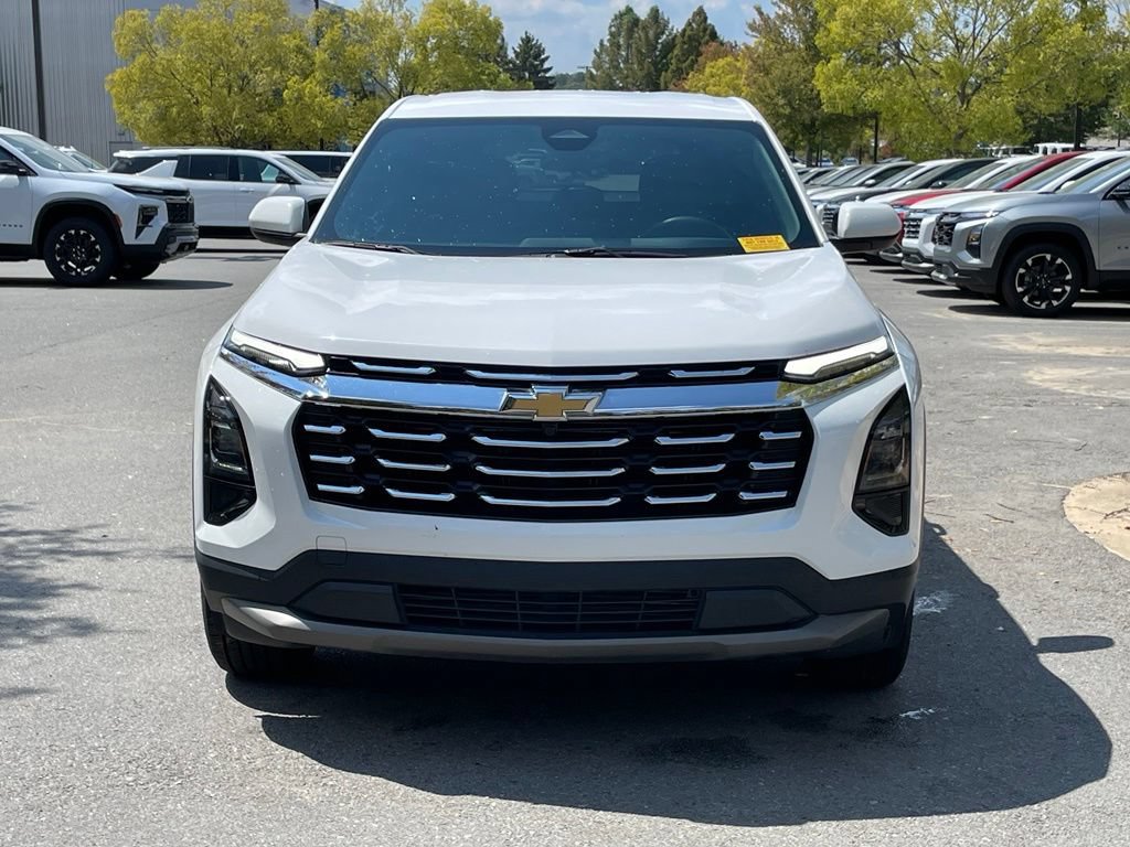 Used 2025 Chevrolet Equinox LT FWD image 2
