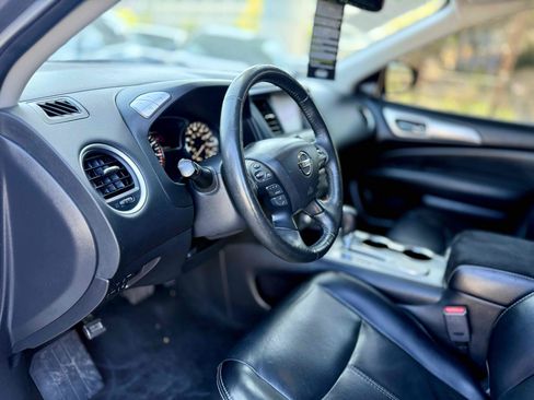 Used 2018 Nissan Pathfinder SL w/ Midnight Edition Package FWD image 18