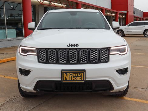 Used 2022 Jeep Grand Cherokee Laredo X AWD/4WD image 3