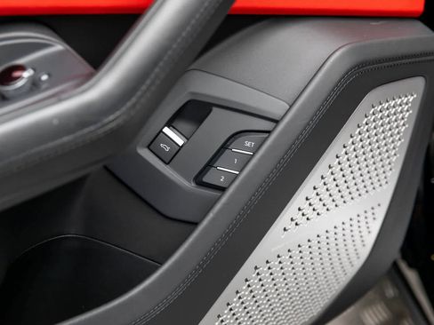 Used 2022 Lamborghini Urus image 25