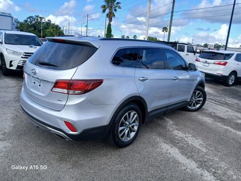Used 2017 Hyundai Santa Fe SE AWD/4WD image 5