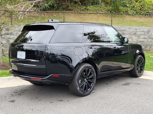 New 2025 Land Rover Range Rover SE image 2