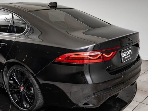Used 2022 Jaguar XF R-Dynamic SE AWD/4WD image 18