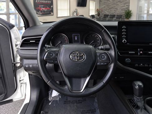 Used 2021 Toyota Camry SE FWD image 11