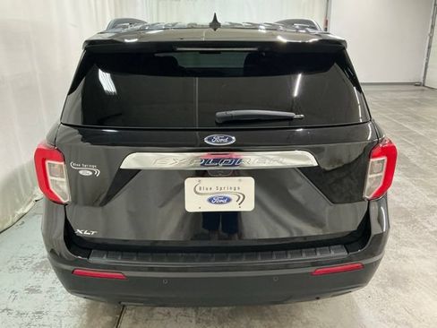 Used 2023 Ford Explorer XLT RWD image 4