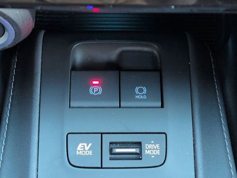 Certified 2023 Toyota Venza LE image 25