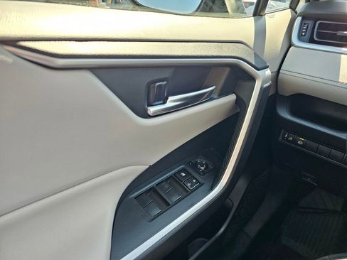 Used 2019 Toyota RAV4 XLE w/ Convenience Package AWD/4WD image 27
