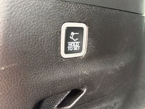 Used 2024 Jeep Wagoneer L Series II image 10