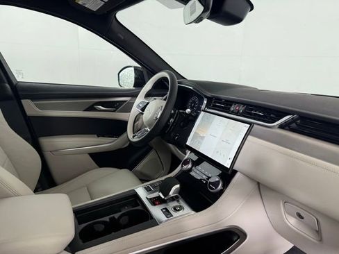 Used 2025 Jaguar F-PACE R-Dynamic S image 38