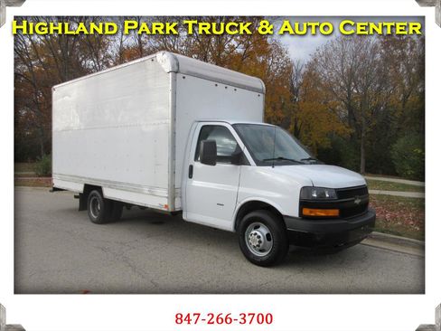 Used 2018 Chevrolet Express 3500 w/ Driver Convenience Package image 1