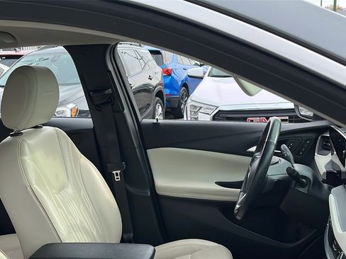 Used 2024 Buick Encore GX Avenir w/ Avenir Convenience Package image 2