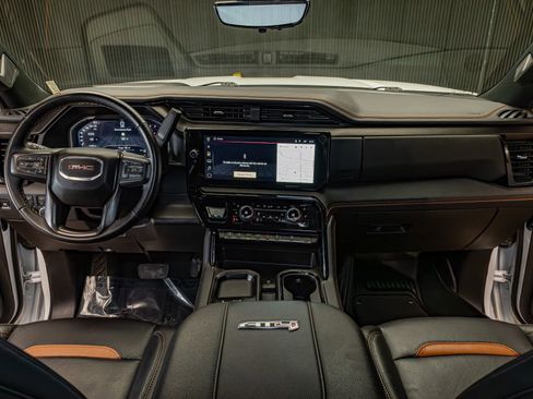 Used 2025 GMC Sierra 2500 AT4 image 18