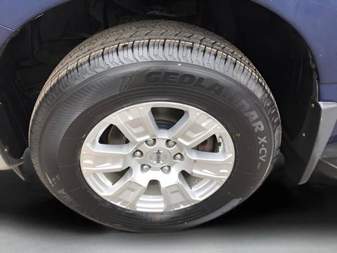 Used 2019 Nissan Titan SV w/ SV Convenience Package image 11