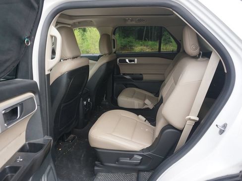 Used 2020 Ford Explorer XLT w/ Equipment Group 202A RWD image 14