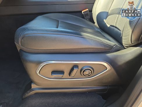 Used 2023 Jeep Wagoneer Series II w/ Flexible Seating Group AWD/4WD image 17