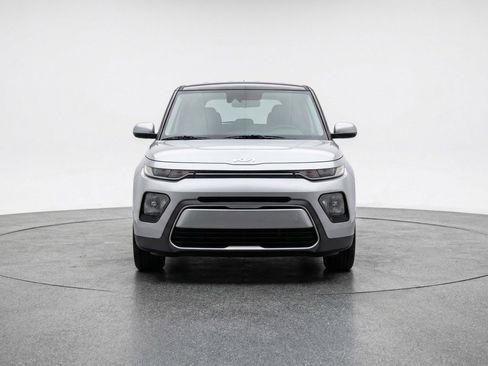 Used 2025 Kia Soul LX w/ LX Technology Package image 2