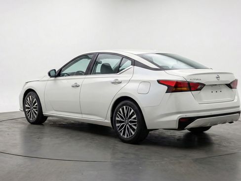 Used 2025 Nissan Altima 2.5 SV image 6