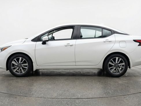 Used 2025 Nissan Versa SV image 4