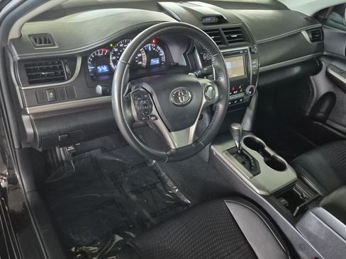 Used 2014 Toyota Camry SE FWD image 10