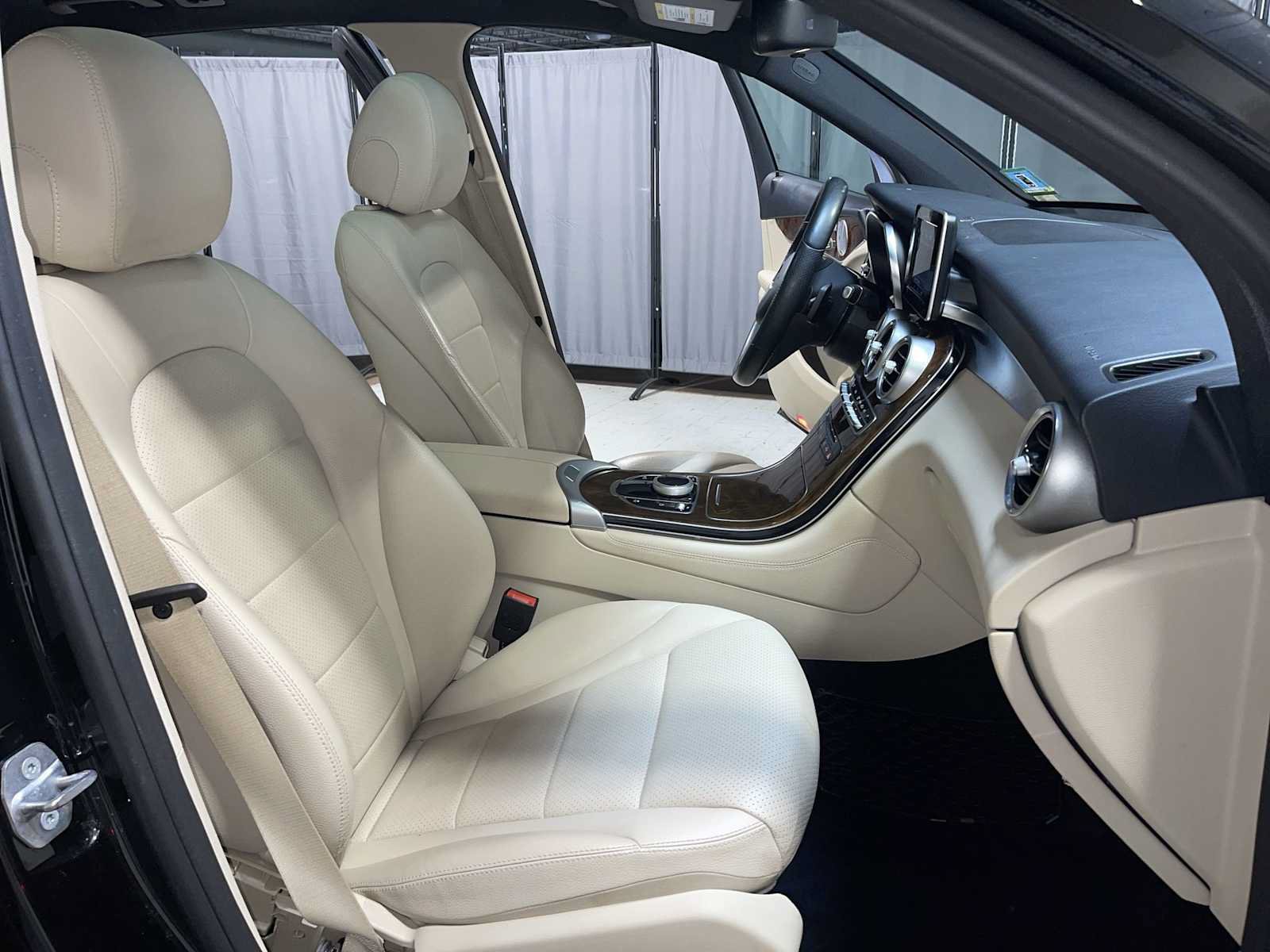Used 2018 Mercedes-Benz GLC 300 4MATIC image 14