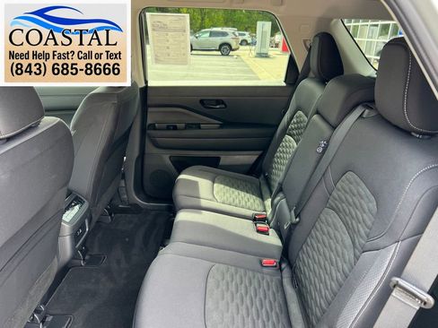 Certified 2025 Nissan Pathfinder SV FWD image 16