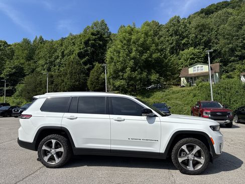 Used 2023 Jeep Grand Cherokee L Limited w/ Luxury Tech Group II AWD/4WD image 5