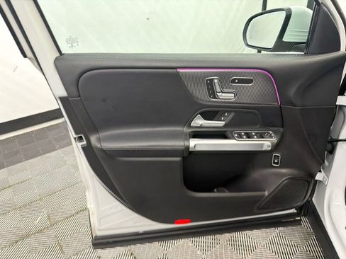 Used 2020 Mercedes-Benz GLB 250 w/ Premium Package image 11