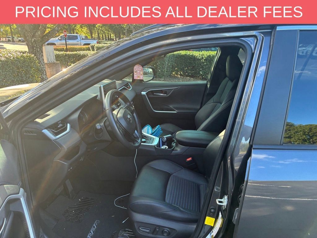 Used 2022 Toyota RAV4 XSE AWD/4WD image 10