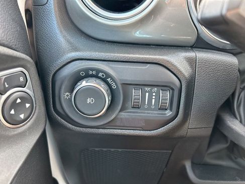 Used 2022 Jeep Wrangler Unlimited Sahara image 22