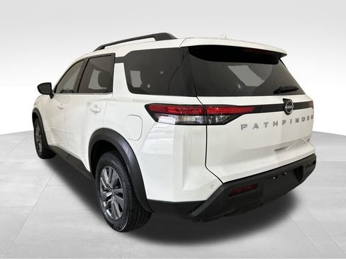 Used 2025 Nissan Pathfinder SV image 9