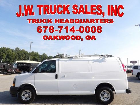 Used 2018 Chevrolet Express 2500 w/ Driver Convenience Package RWD image 2
