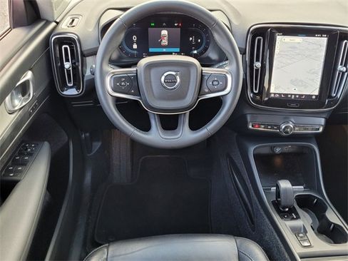 Used 2023 Volvo XC40 B5 Core image 10