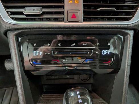 Used 2025 Volkswagen Taos SE image 20