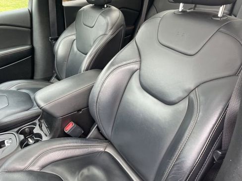 Used 2017 Jeep Cherokee Limited image 10