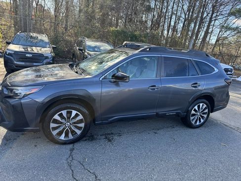 Used 2023 Subaru Outback Limited image 4