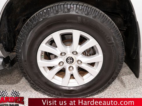 Used 2016 Toyota Land Cruiser image 10