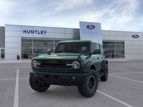 New 2025 Ford Bronco Outer Banks w/ Sasquatch Package AWD/4WD image 2