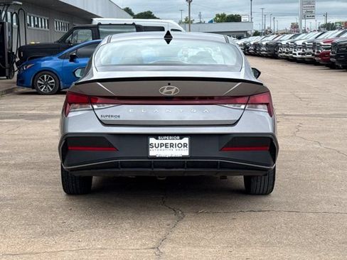Used 2025 Hyundai Elantra Sport FWD image 4