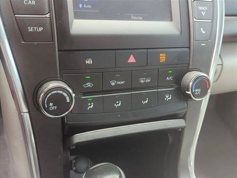 Used 2017 Toyota Camry LE FWD image 19