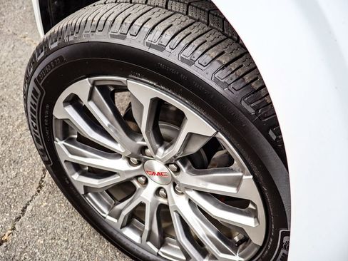 Used 2021 GMC Yukon Denali w/ Denali Premium Package image 45