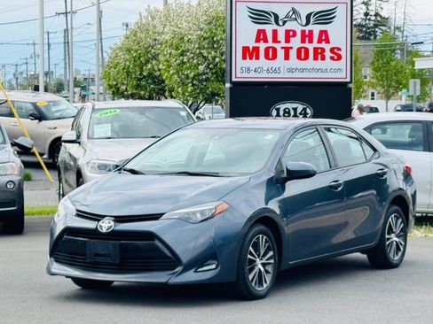 Used 2017 Toyota Corolla LE w/ LE Premium Package w/Moonroof FWD image 3