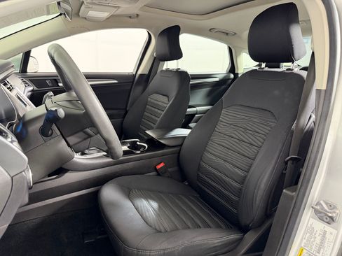 Used 2016 Ford Fusion SE FWD image 4